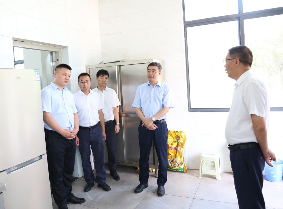 7月12日，蜀道集團(tuán)黨委副書記、董事鄒蔚率隊赴瀘渝瀘永公司開展2022年半年度安全環(huán)保綜合督查暨防汛減災(zāi)專項督查。 (3).jpg